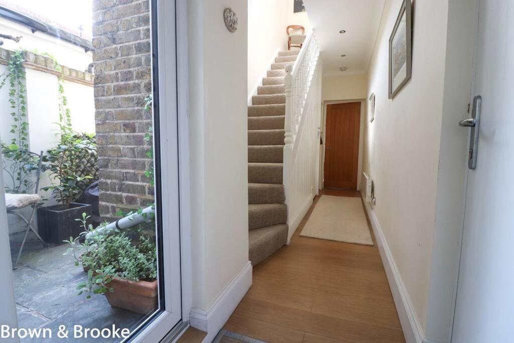 Stylish & Spacious 3 Bed Victorian House Sleeps Up To 7 - Near O2, Museums, Excel, Mazehill Station 12 Mins Direct Into London Bridge Villa Exterior photo