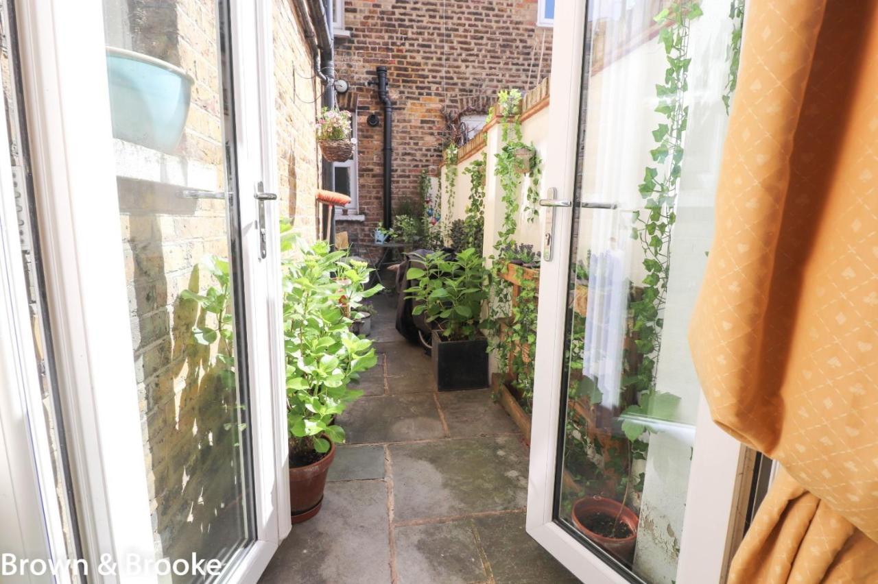 Stylish & Spacious 3 Bed Victorian House Sleeps Up To 7 - Near O2, Museums, Excel, Mazehill Station 12 Mins Direct Into London Bridge Villa Exterior photo