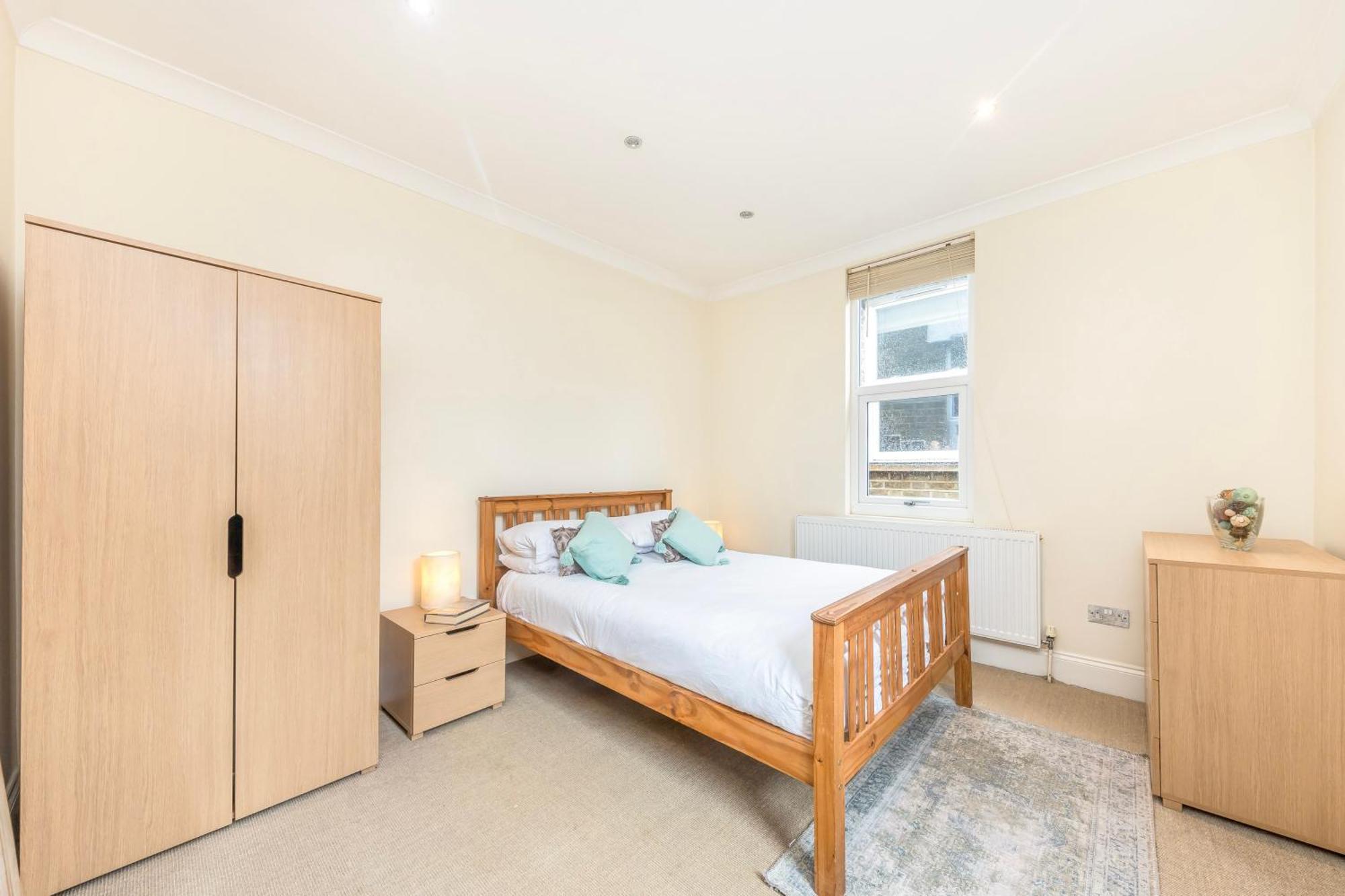 Stylish & Spacious 3 Bed Victorian House Sleeps Up To 7 - Near O2, Museums, Excel, Mazehill Station 12 Mins Direct Into London Bridge Villa Exterior photo